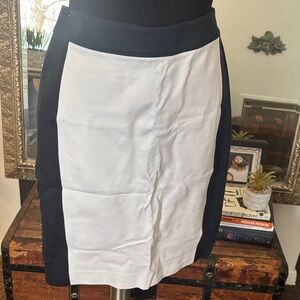 Black and White Women's Skirt sz6